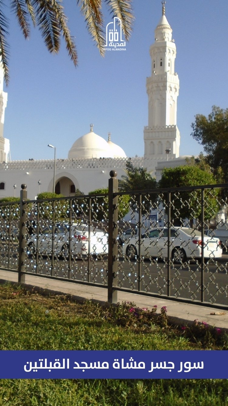 هيكل (استراكشر) معدني حديث ومتين لسلم داخلي، تصميم آمن وجذاب من أفق المدينة.